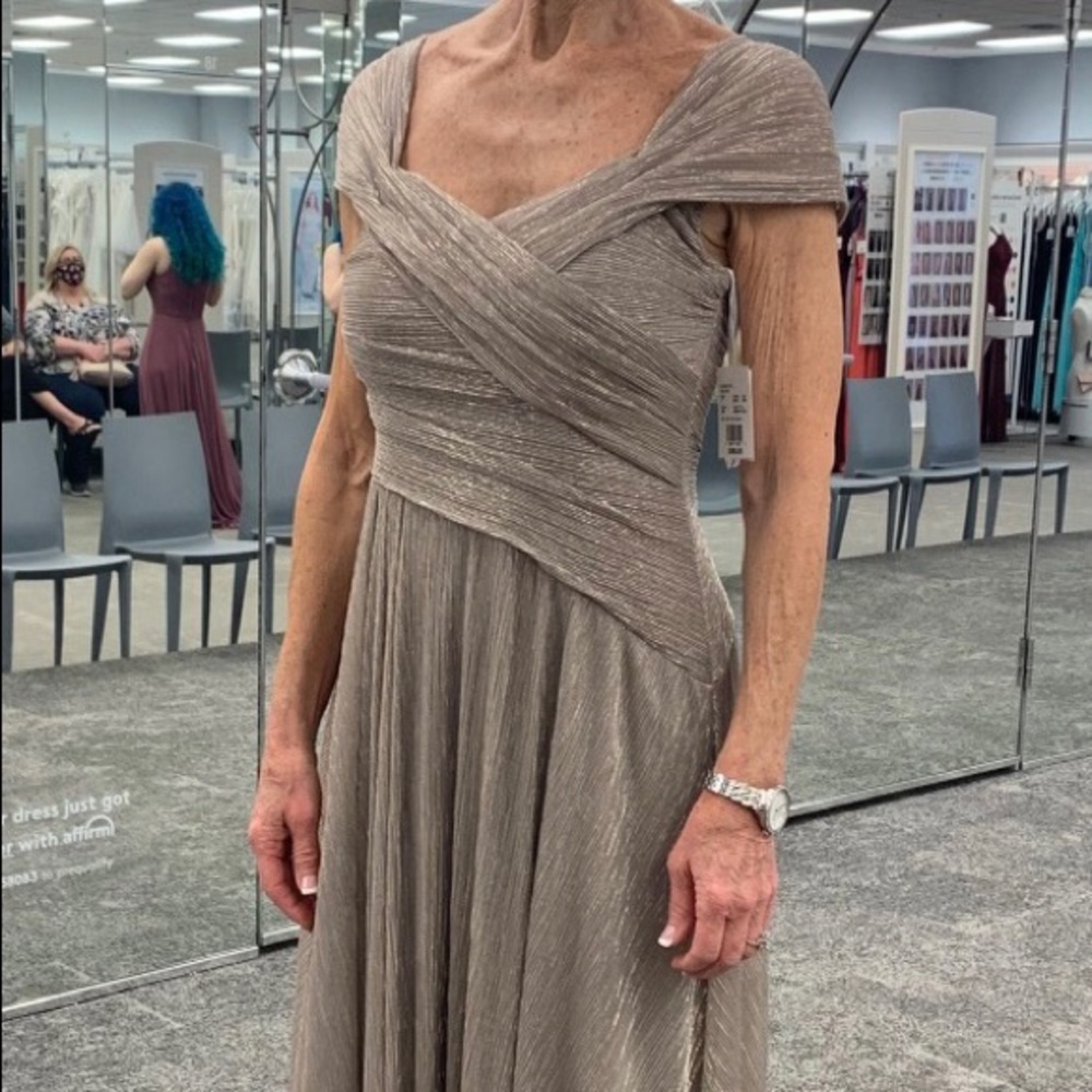 Oleg Cassini SZ. 4